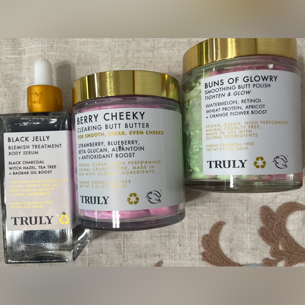 TRULY Berry Cheeky Butt Butter and Buns of Glowry with Bonus Black Jelly Blemish